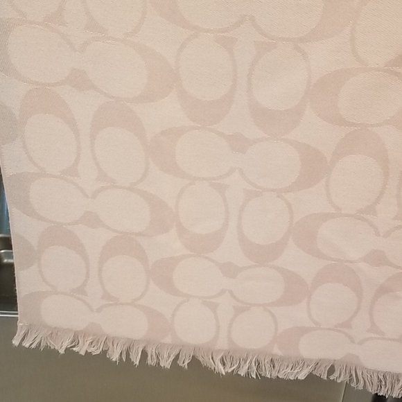 💕COACH💕 Signature C Wrap Scarf ~ Light Pink - Picture 1 of 9
